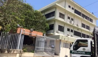 El cuerpo de Juan Carlos Guzmán fue llevado a Medicina Legal. 