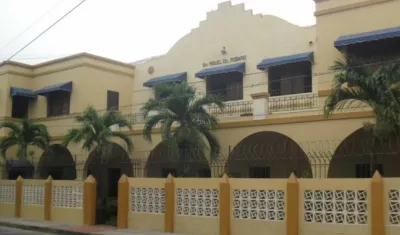 Fachada del colegio San Miguel del Rosario.