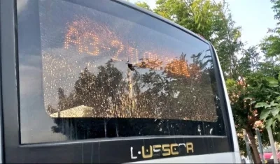 El vehículo de Transmetro objeto del vandalismo.