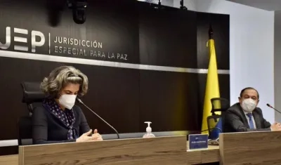 La magistrada Julieta Lemaitre y el presidente de la JEP, magistrado Eduardo Cifuentes.