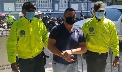 Víctor Alfonso Altamar Vergara cuando era conducido a la URI de la Fiscalía