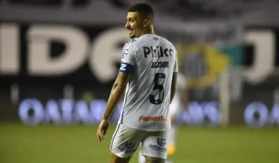 Alison, capitán del Santos. 