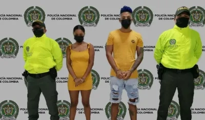 La pareja capturada por la Policía. 