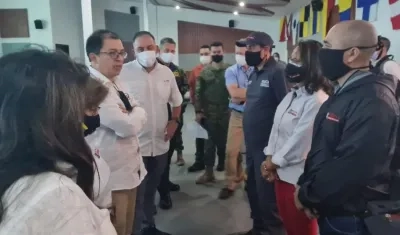 Fiscal Francisco Barbosa y comandante de la Fuerza Naval del Caribe, contralmirante Juan R. Rozo, al frente de los operativos.