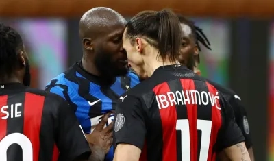 Momentos de la discusión entre Romelu Lukaku y Zlatan Ibrahimovic.