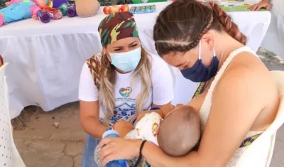 La Gerente del Hospital de Malambo, Eimy Camargo, atendiendo la jornada.