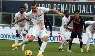 Momento del penal fallado por Zlatan Ibrahimovic. 