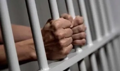 El hombre es buscado para que cumpla la condena. 