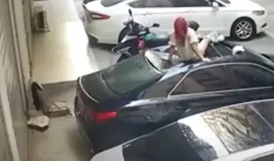 Así quedó la mujer tras caer del balcón.