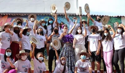 En visita a Soledad, Valeria Charris compartió sus aprendizajes de baile con beneficiarios del programa Baila la Vida.