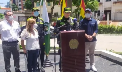 General Jorge Luis Vargas y la Gobernadora del Atlántico, Elsa Noguera. 