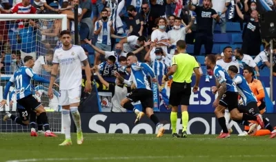 Alexei Vidal anota el segundo gol al Real Madrid. 