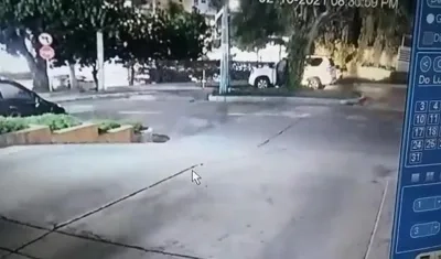 Momento en que ocurrió el robo de la camioneta. 