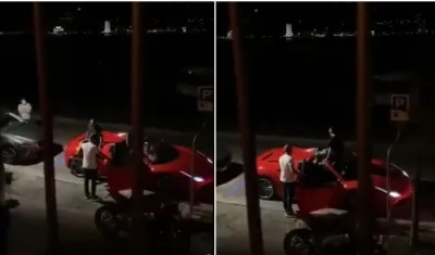 Arturo Vidal departiendo con unos amigos. 