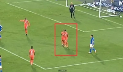 La agresión entre Rodrigo Ureña y Elvis Mosquera.