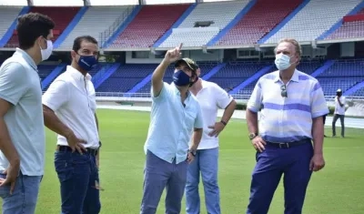 Jaime Pumarejo, alcalde de Barranquilla, en una visita al Metropolitano. 