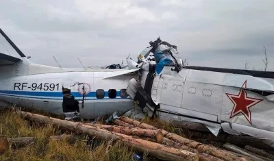 Restos del avión, que transportaba a un grupo de paracaidistas, se estrelló en la región de Menzelinsky, al este de Tatarstán en Rusia.