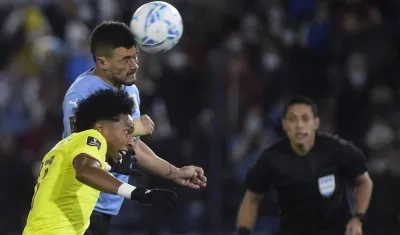 Johan Mojica, lateral izquierdo. 