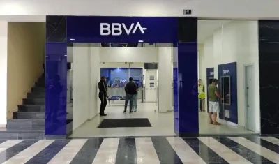 El banco al que llegaron los delincuentes. 