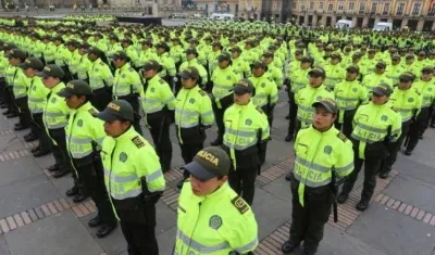 Grupo de uniformados de la Policía Nacional. 