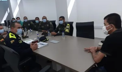 El alcalde Rodolfo Ucrós con el coronel José Palomino. 