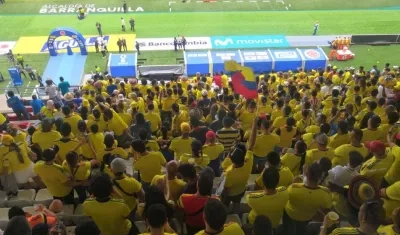 Hinchas de Colombia en las gradas del estadio Metropolitano. 