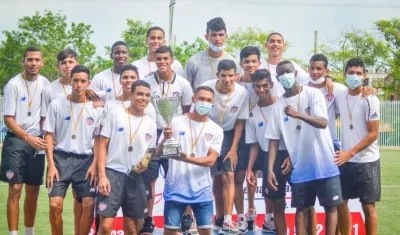 Junior, campeón de la categoría sub-17. 