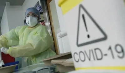 Los casos diarios de Covid-19 en Colombia siguen en cuatro dígitos.