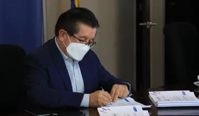 El ministro de Salud, Fernando Ruiz.