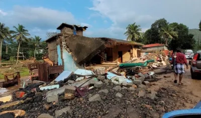 Los corrimientos de tierra y las inundaciones son habituales en la época del monzón en el sur de Asia.