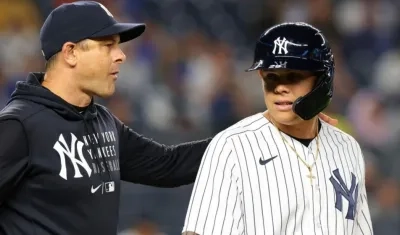 Aaron Boone y Giovanni Urshela. 