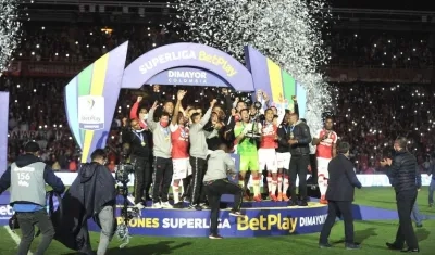 Jugadores de Santa Fe celebrando el título.
