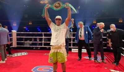 Òscar Rivas, colombiano campeón mundial del peso puente del CMB.