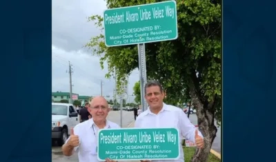 Simpatizantes del expresidente Álvaro Uribe Vélez durante la inauguración.