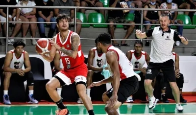 Selem Safar en juego de pretemporada ante los Corsarios de Cartagena. 