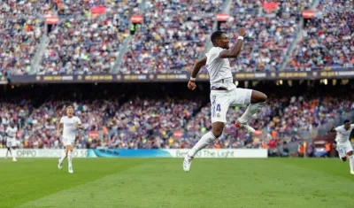 David Alaba celebra el gol que puso en ventaja al Real Madrid. 