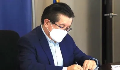 Fernando Ruiz, Ministro de Salud.