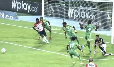 Ataque juniorista conjurado por los 'cafeteros'.