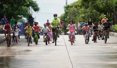 Usuarios de las ciclovías dominicales. 