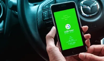 El celular se le quedó en el vehículo tras un servicio que había solicitado.