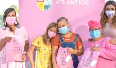 La Gobernadora Elsa Noguera durante la entrega de las prótesis.