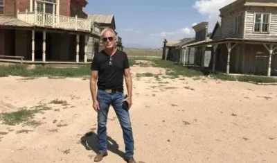 Dave Halls, asistente de dirección.