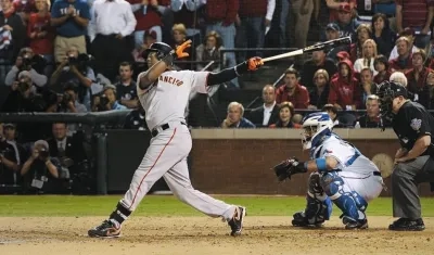 El swing de Édgar Rentería para el cuadrangular del triunfo. 