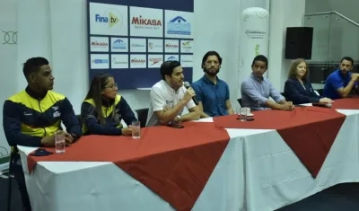 Mesa principal del evento.