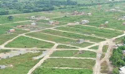 En las últimas semanas ha crecido el número de casas en el predio invadido.