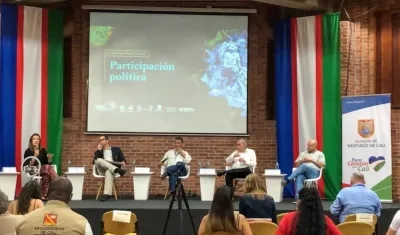 El senador Carlos Lozada (derecha).