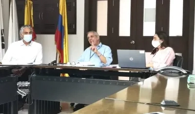 El Gerente de Monómeros Guillermo Rodríguez (centro) presidiendo el encuentro.