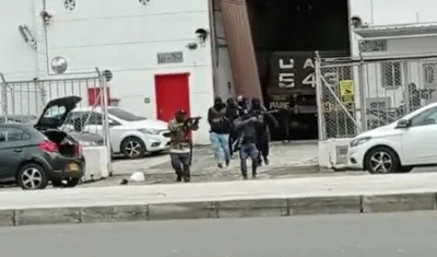 Momento en que los ladrones se daban a la huida. 