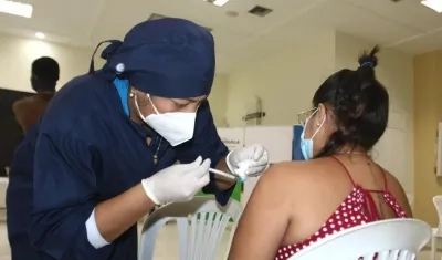 La vacunación sigue siendo importante para mitigar el Covid-19.