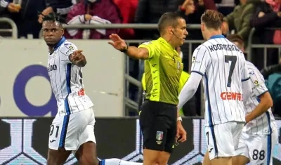 Duván Zapata celebra su gol. 
